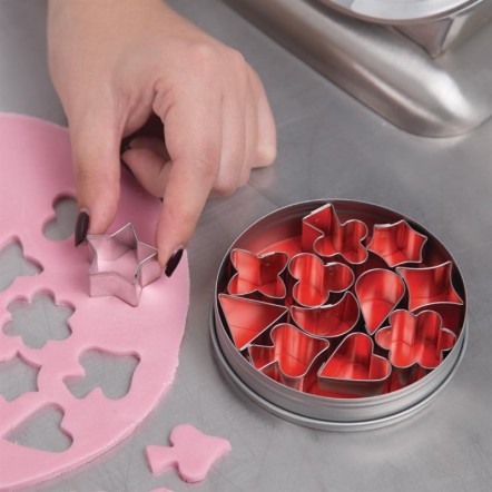 Lot de 12 découpoirs formes variées Vogue