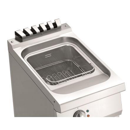 Friteuse électrique professionnelle 1 ou 2 cuves 15 à 30 litres sur coffre profondeur 700 mm - Bartscher