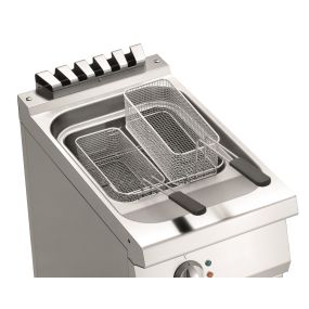 Friteuse électrique professionnelle 1 ou 2 cuves 15 à 30 litres sur coffre profondeur 700 mm - Bartscher
