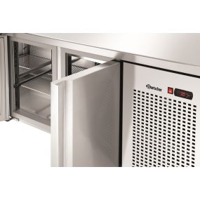 Table réfrigérée positive professionnelle 3 portes avec ou sans dosseret profondeur 700 mm - Bartscher