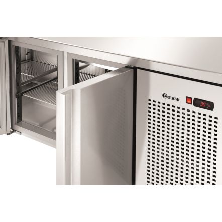 Table réfrigérée positive professionnelle 3 portes avec ou sans dosseret profondeur 700 mm - Bartscher